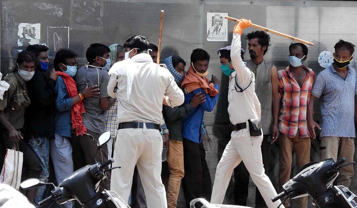 Bhopal: Hungry residents ignore social distancing to get food amid lockdown