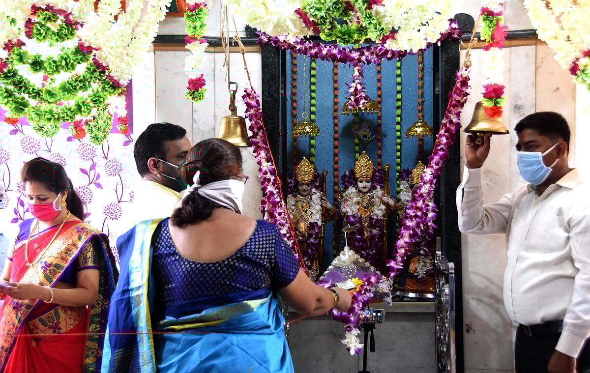 Residents of Chinwala building in Dongri celebrate Ram Navmi in Mumbai on Thursday