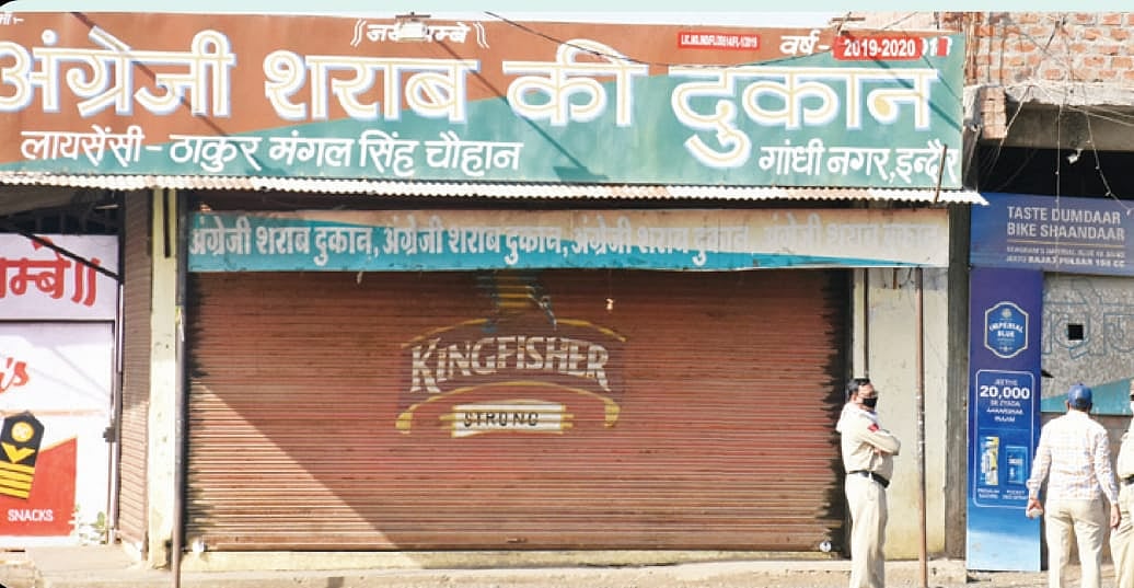 Indore amid lockdown: Liquor contractors join hands to shut the shops despite government’s nod 