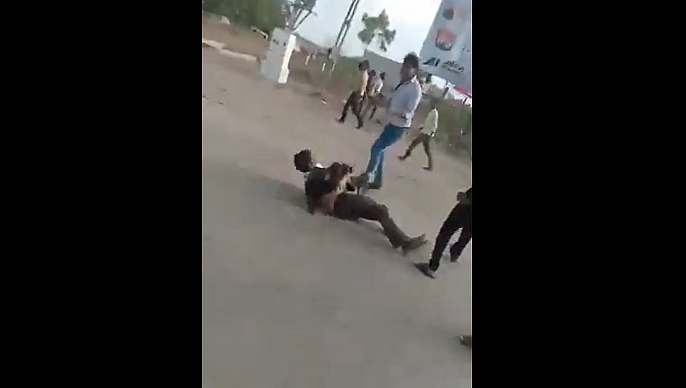 Amid lockdown, journalist attacked by angry mob in Gujarat
