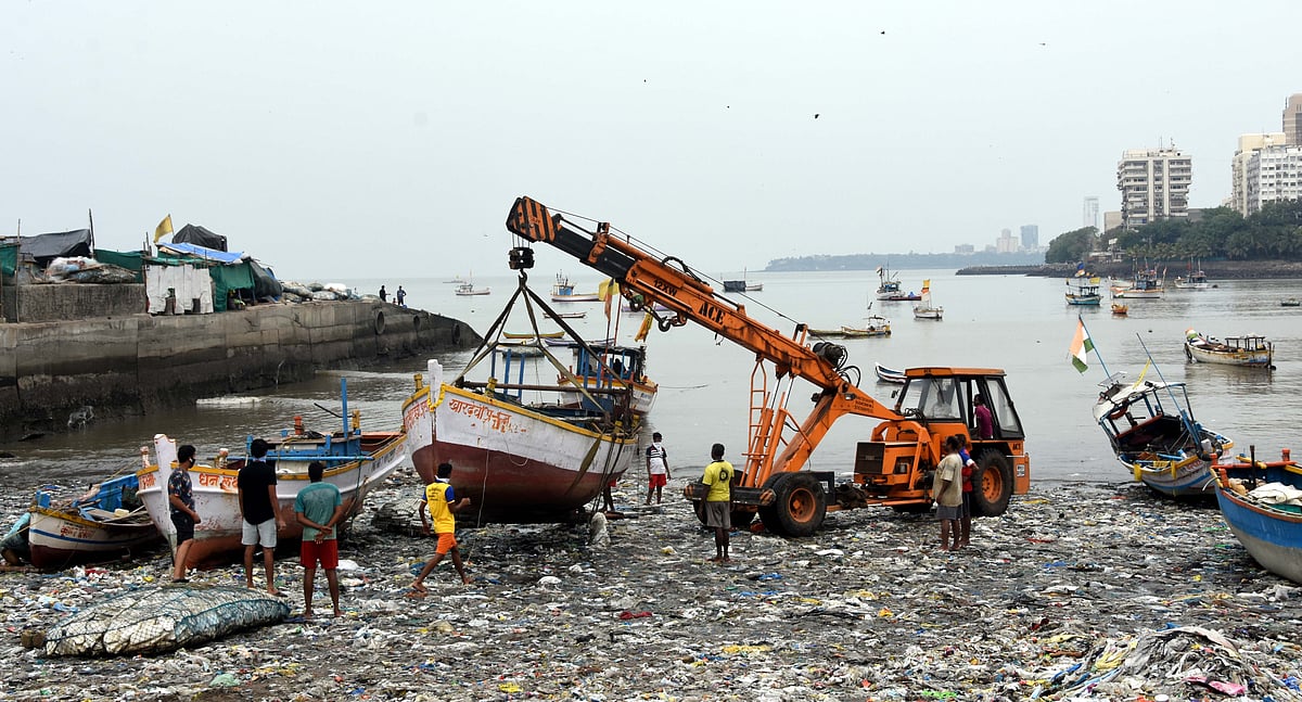 Fishermen at Badhwar Park in Colaba ahead of the Cyclone Nisarga