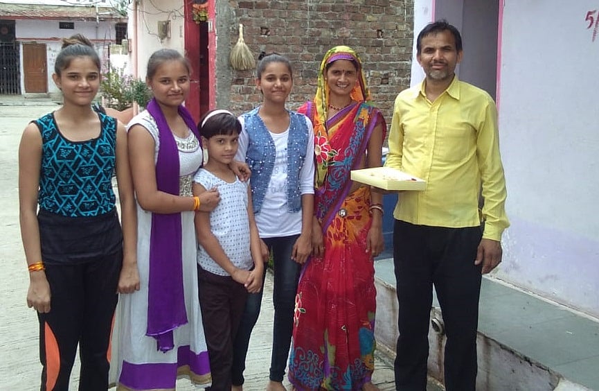 Kavita Lodhi (Centre)