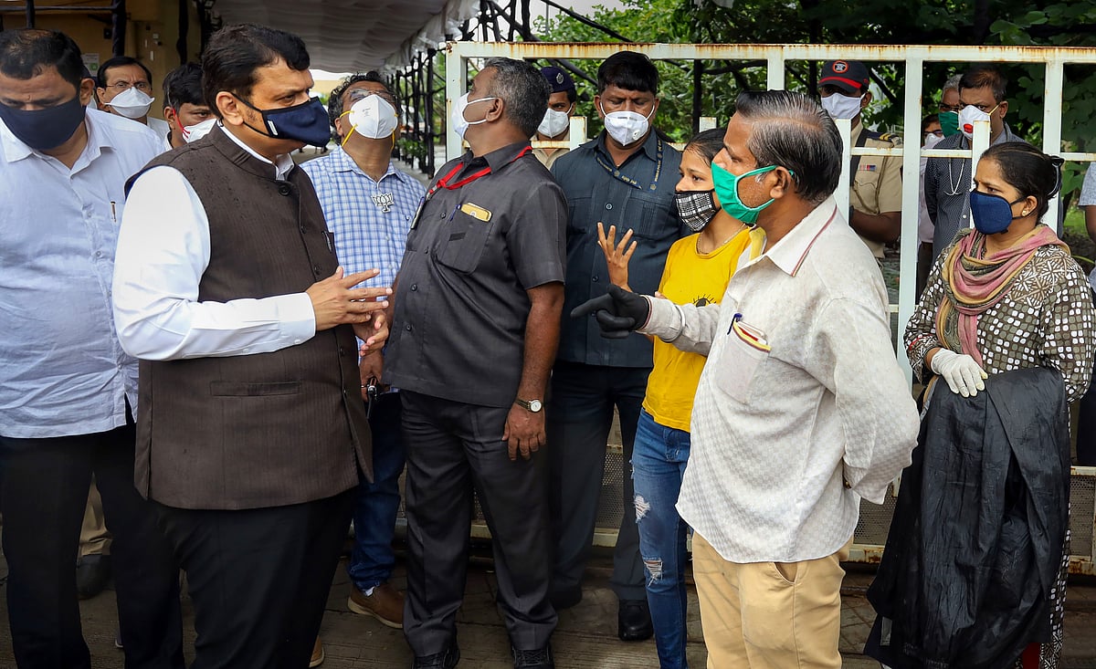 Devendra Fadnavis visits Thane; stresses on need for staggered office timings to avoid rush in local trains
