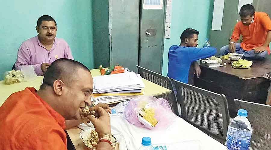 West Bengal: Inspector gets transferred after picture of BJP agitators eating mutton-rice while in custody goes viral