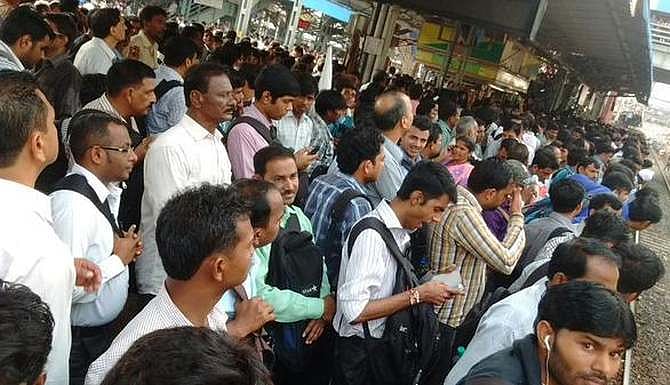 Coronavirus in Mumbai: Staggered office hours is the way forward, feel experts and office-goers