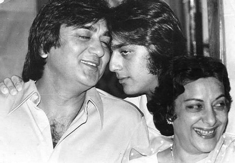 Sanjay Dutt with father Sunil Dutt and mother Nargis