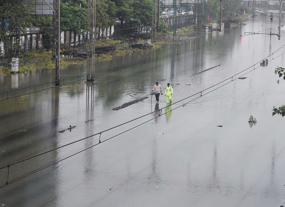 Waterlogging in Matunga due to heavy rainfall in Mumbai