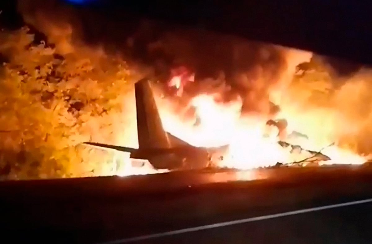 Russian military plane falls on building in Siberia, 2 pilots die 