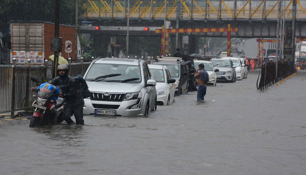 Waterlogging in Sion due to heavy rainfall in Mumbai