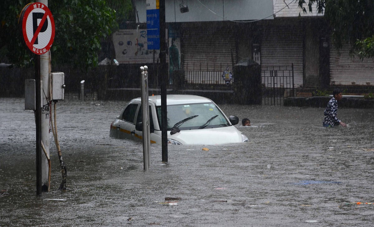 Waterlogging in Sion due to heavy rainfall in Mumbai