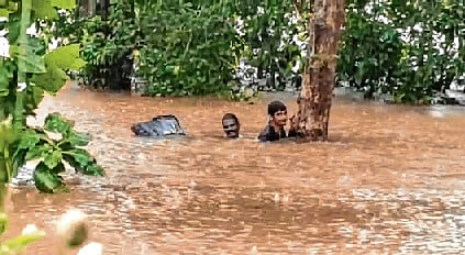 Karnataka: Heavy rainfall predicted for 48 hours, schools shut in 7 districts