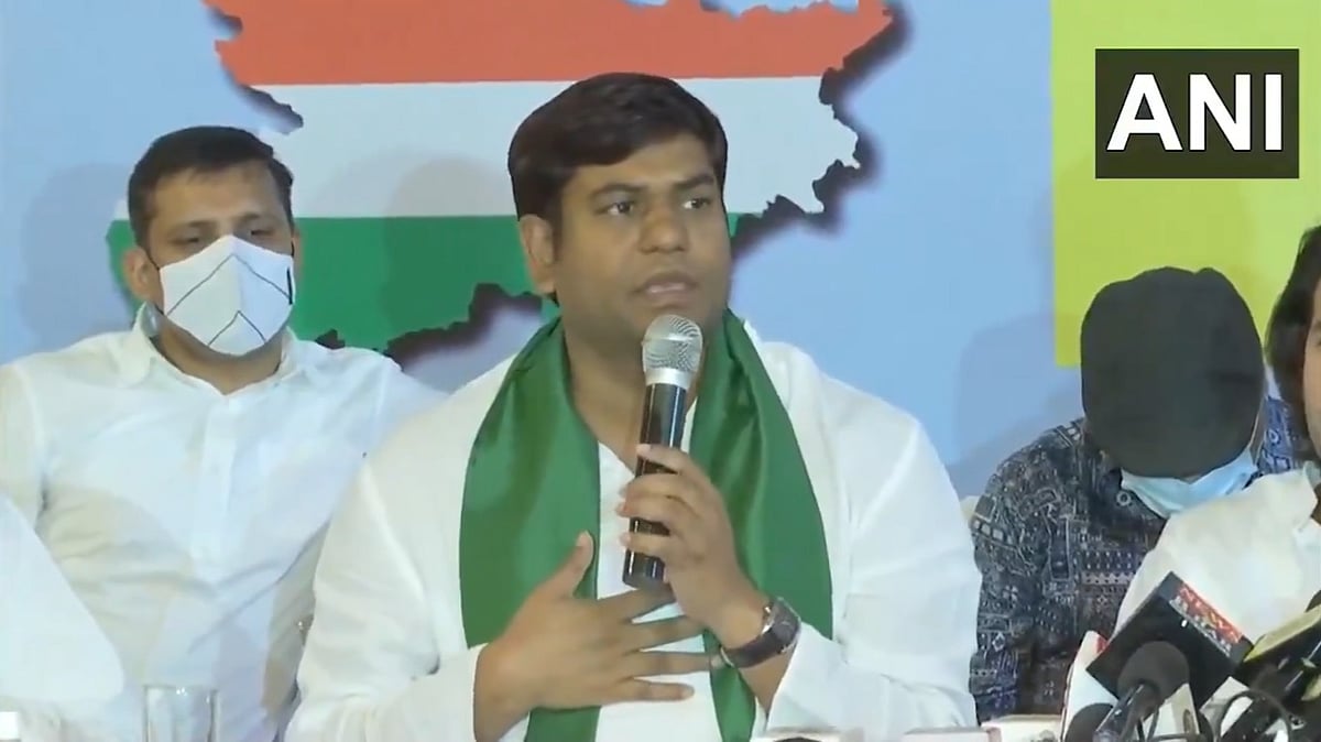 Bihar Assembly Elections 2025: VIP Chief Mukesh Sahni Accuses NDA Of Delaying Opposition Flights, Says Democracy Being Destroyed 