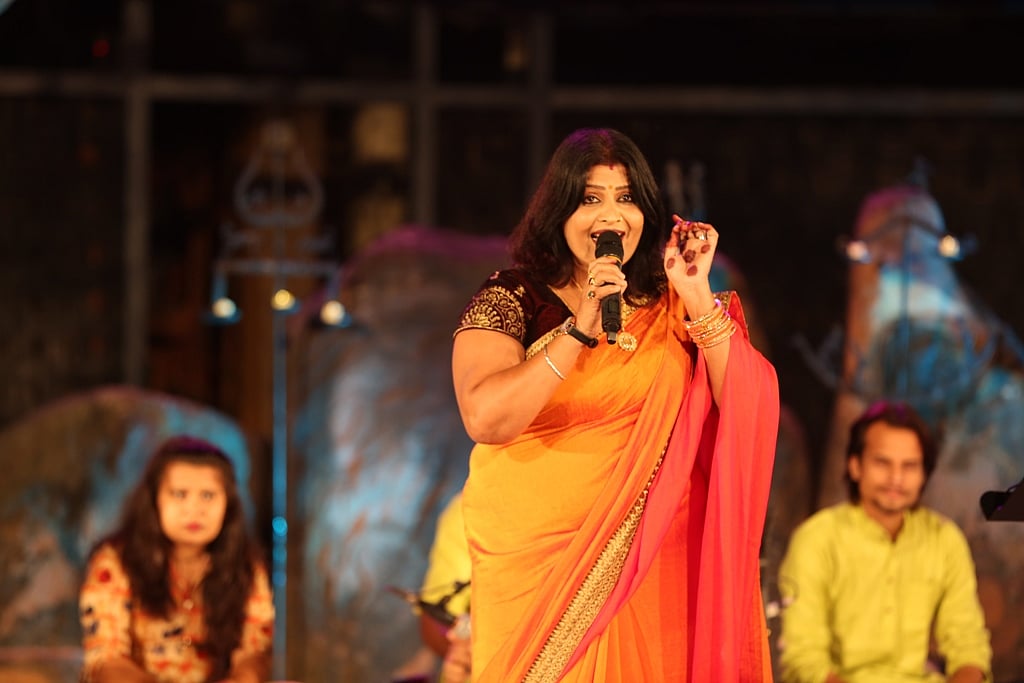 Bhopal: Folk singer Sanjo Baghel enthralls audience with Aalha songs 