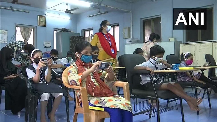 'Free Digital Online Mobile Education Library' launched in Maharashtra for students struggling with online classes amid COVID-19 