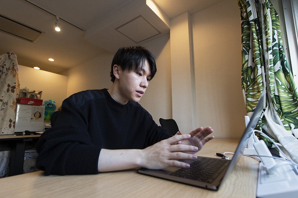 Japan youngsters are all ears for depressed & lonely