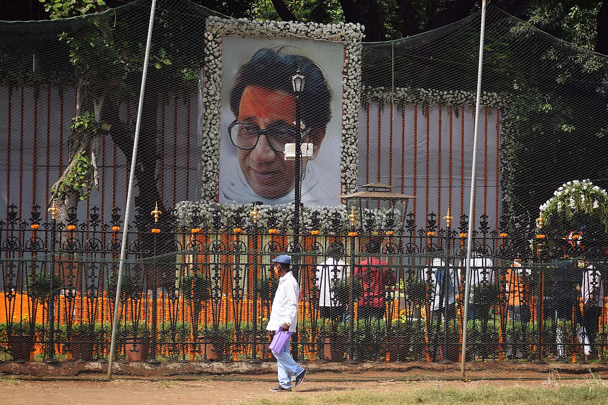 Shiv Sena Party workers paying tribute to the Shiv Sena founder Balasaheb Thackeray on his death anniversary at Shivaji Park in Mumbai on Tuesday.