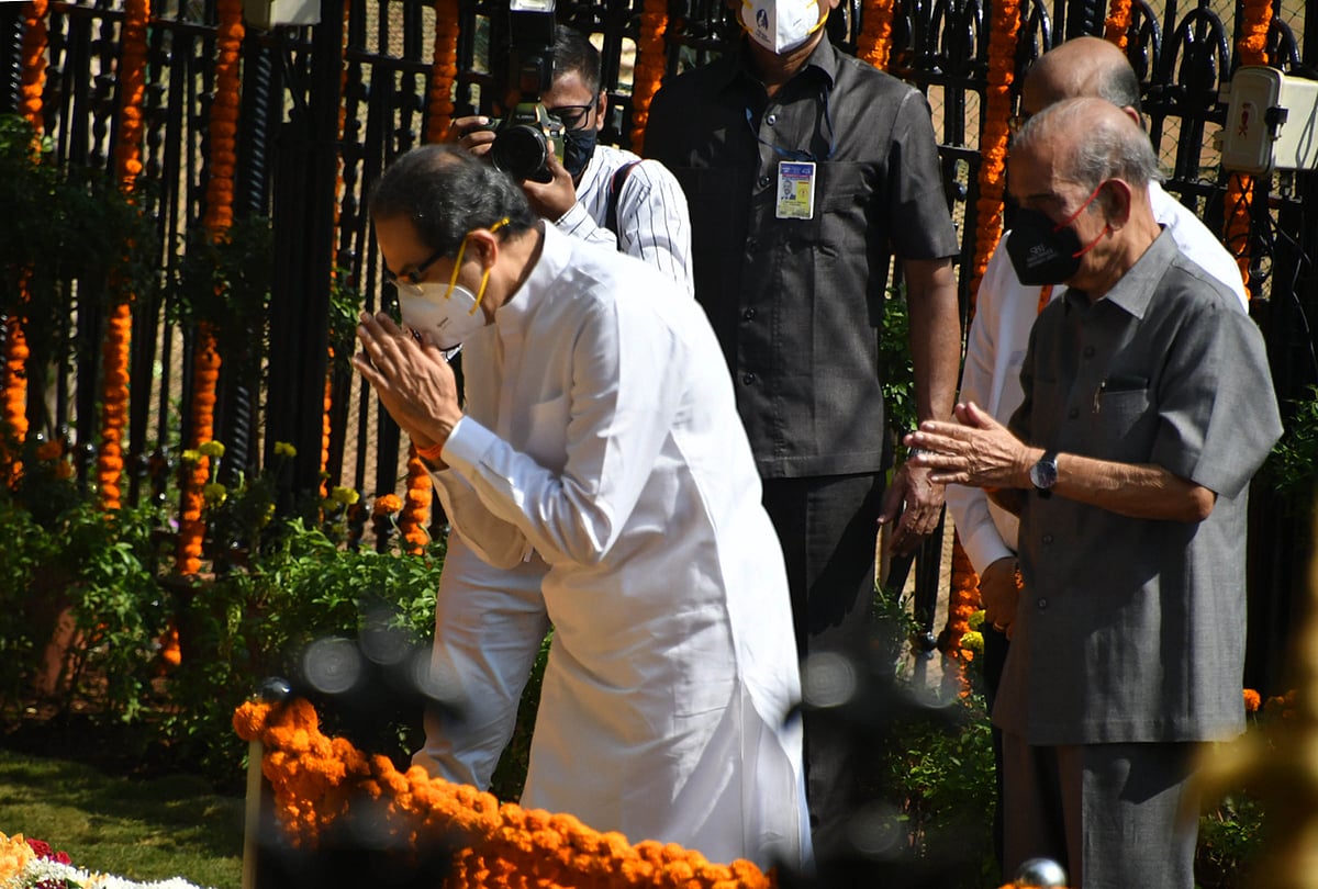 Maha CM Uddhav pays homage to Bal Thackeray on his death anniversary