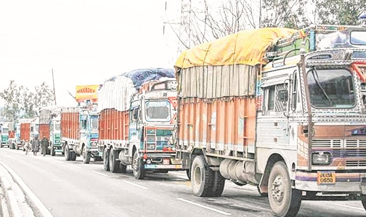 Transporters' union seeks clarification from Maha govt on movement of commercial vehicles 