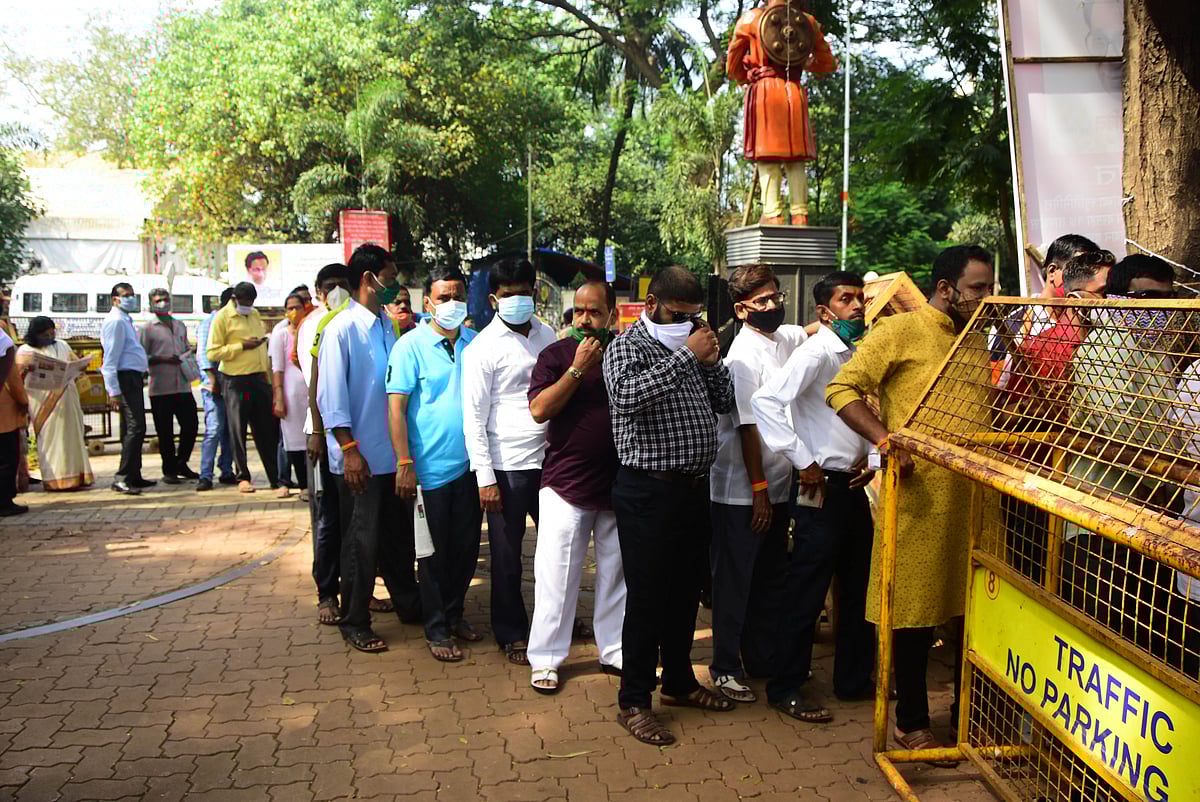 Followers of late Balasaheb Thackeray in a queue at the Shivaji park memorial