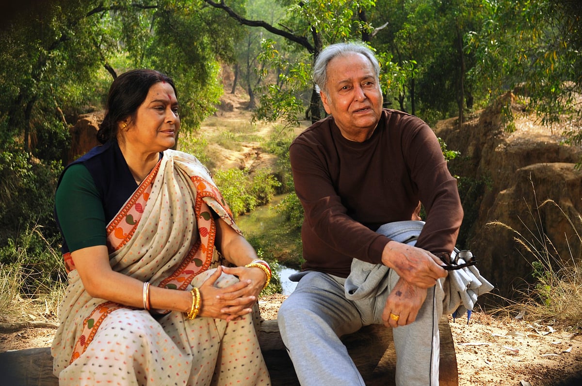 Soumitra Chatterjee and Swatilekha Sengupta in 'Bela Seshe' (2015)