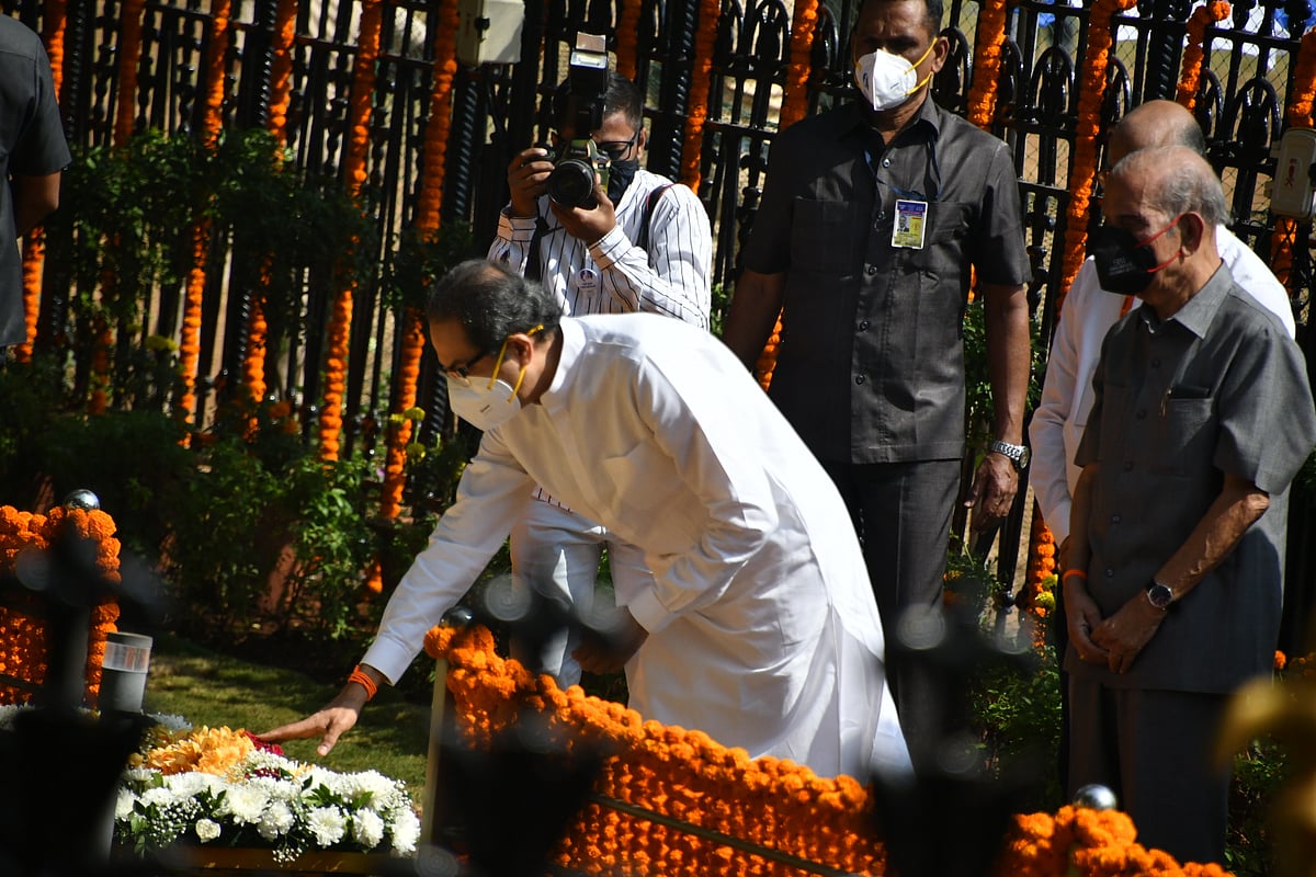 Maha CM Uddhav pays homage to Bal Thackeray on his death anniversary