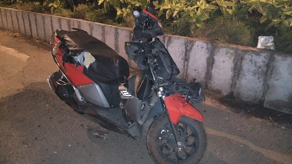 Flower vendor, son killed as scooter hits pick-up van 