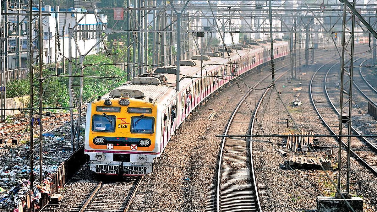Central Railway conducts awareness campaign on women's safety at Kalyan station