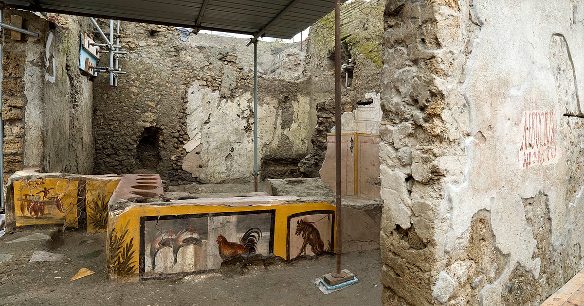 Italy: Archaeologists uncover 2,000-year-old ‘fast food’ counter in Pompeii