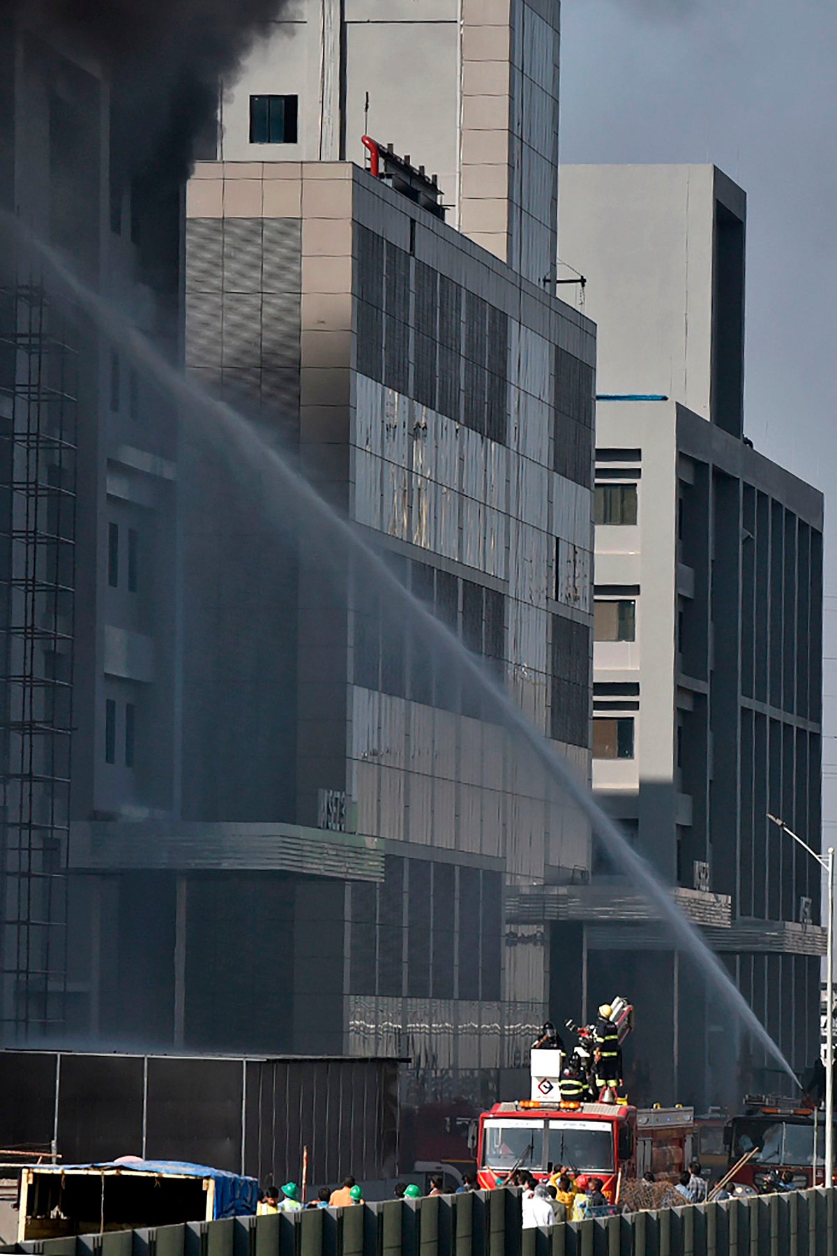 Firefighters try to control a fire that broke out at Indias Serum Institute in Pune on January 21, 2021. - A fire broke out on January 21 at Indias Serum Institute, the worlds largest maker of vaccines, local TV footage showed, but media reports said production of the Covid-19 coronavirus vaccine was not affected.