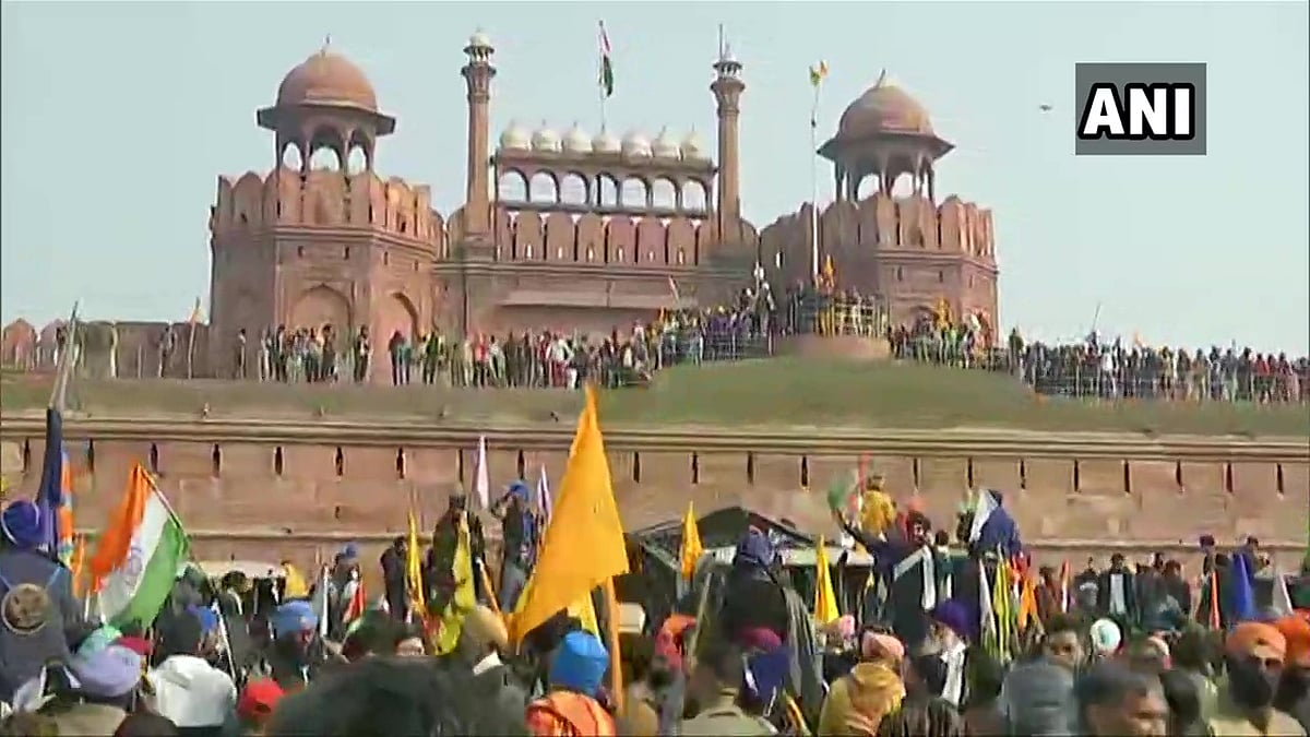 'Cannot condone lawlessness': Shashi Tharoor criticises protesting farmers for hoisting 'Nishan Sahib', union flag at Red Fort