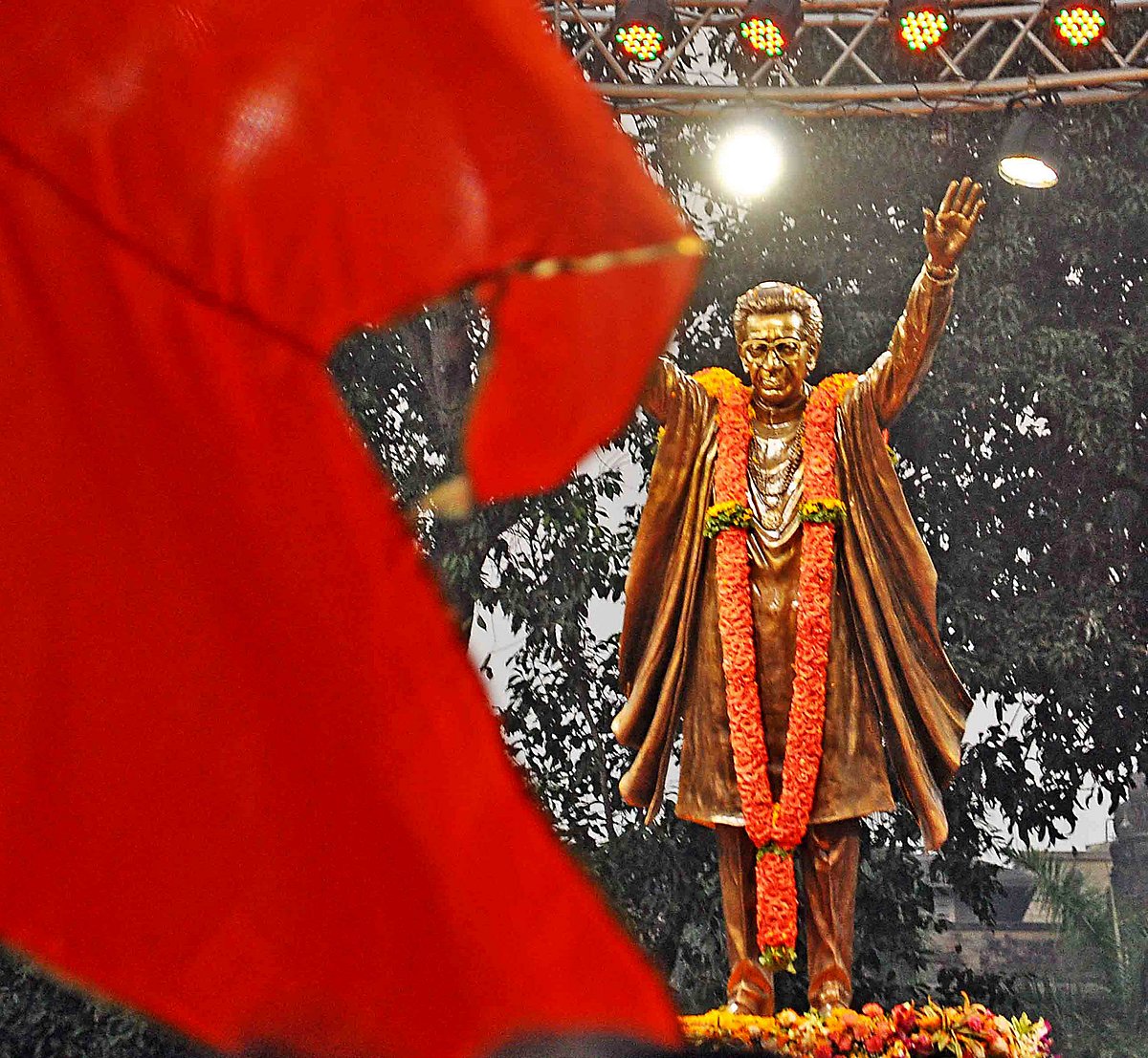 Maharashtra Chief Minister unveils Shiv Sena supremo Bal Thackeray’s first statue in Mumbai