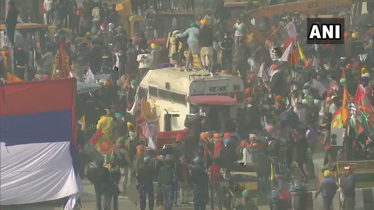 Police used tear gas shells after isolated incidents of scuffle between protestors and police took place at Sanjay Gandhi Transport Nagar and protestors took over a police vehicle