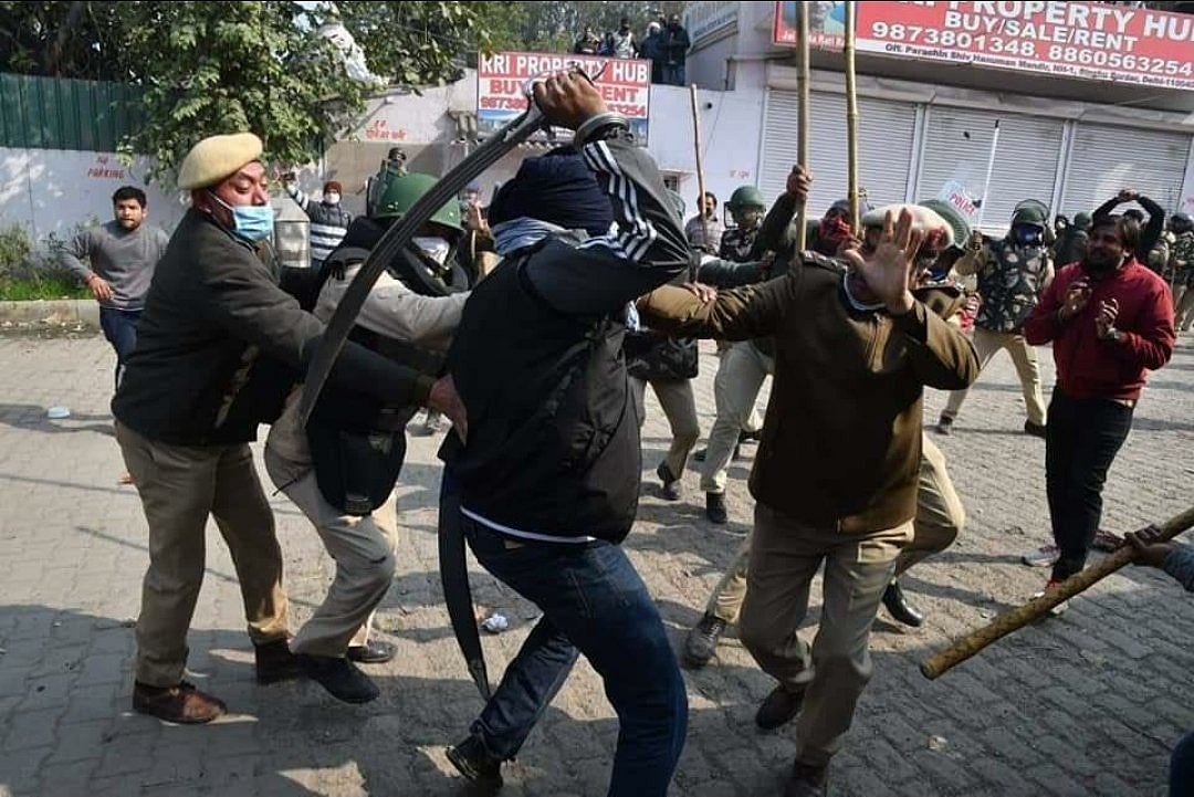 SHO attacked with sword by 'rioting protesters' and locals at Singhu, sustained 'grievous injuries': Delhi Police