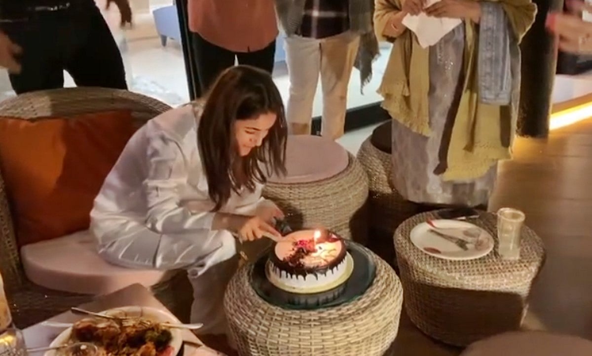 Watch: Shehnaaz Gill celebrates birthday with rumoured boyfriend Sidharth Shukla and family