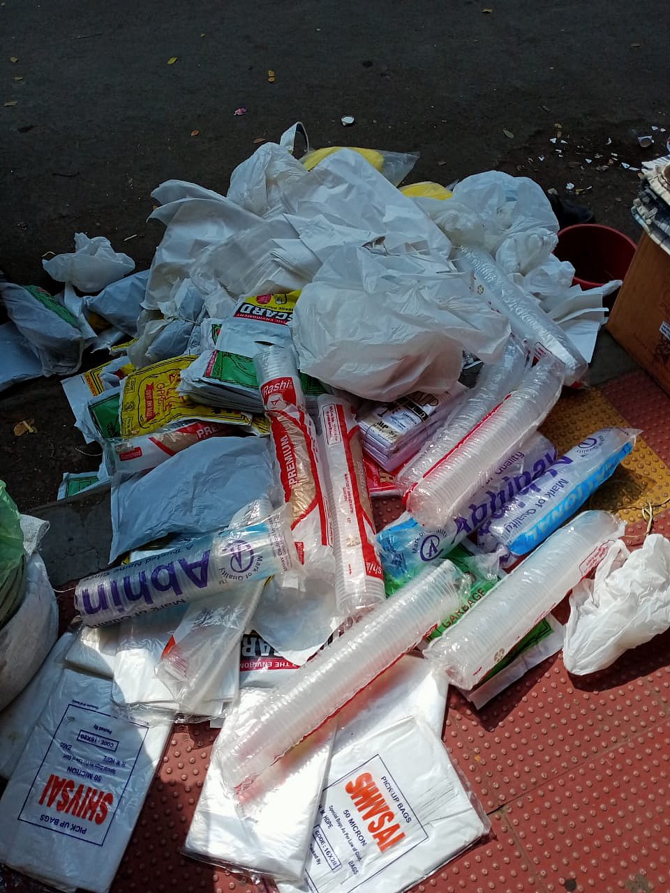 Thane: TMC, KDMC officials take action against shopkeepers selling plastic bags, imposes hefty fine
