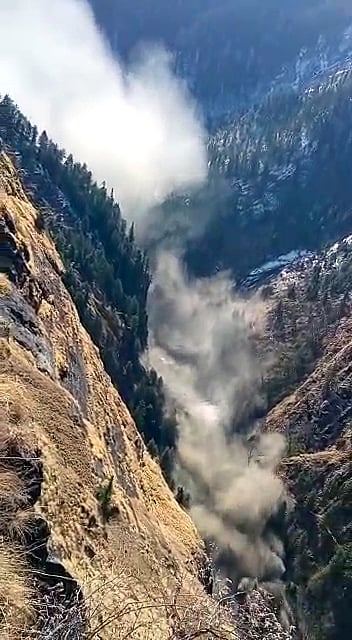 Uttarakhand, Feb 07 (ANI): A massive flood in Dhauliganga seen near Reni village, where some water body flooded and destroyed many river bankside houses due to cloudburst or breaching of the reservoir.
