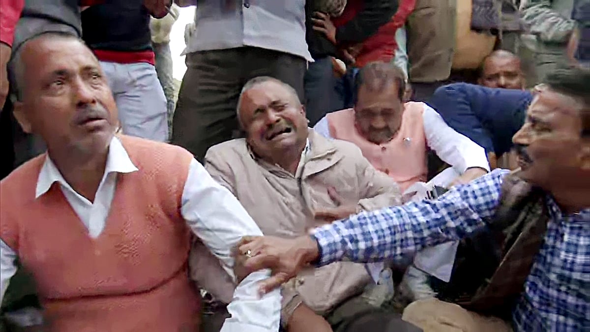 Madhya Pradesh Minister Tulsi Silawat meets families of Sidhi bus accident victims, at the site of the accident. (ANI Photo)