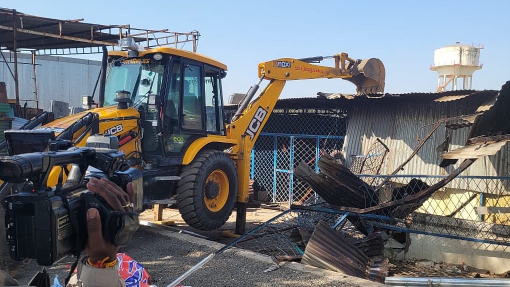 Indore: Four dhabas serving liquor illegally demolished
