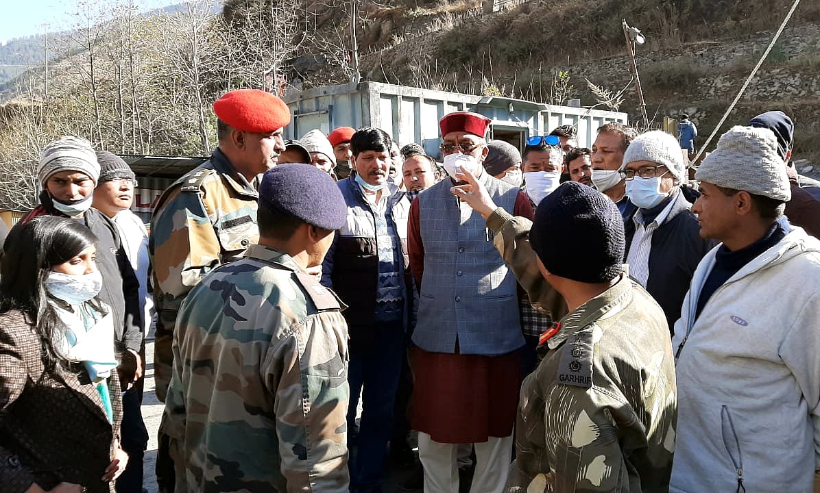 Uttarakhand, Feb 07 (ANI): Uttarakhand Chief Minister Trivendra Singh Rawat being briefed on the flood situation by Army and ITBP jawans, in Chamoli on Sunday.