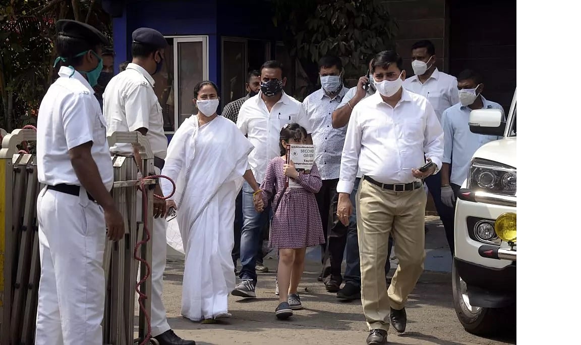 The ‘poll’pourri in Bengal has all the makings of a superhit potboiler, writes Robin Roy