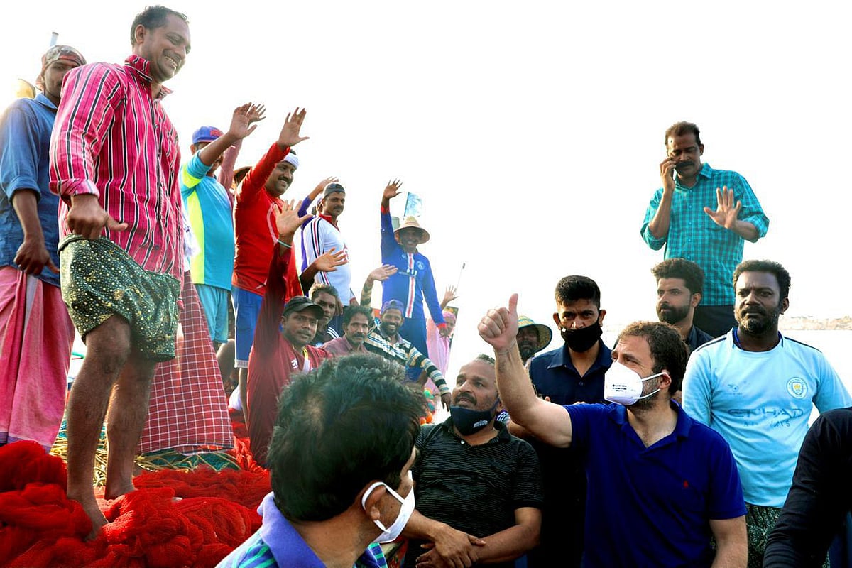 Kerala, Feb 24 (ANI): Congress leader Rahul Gandhi shows victory sign after catching fish with the fishermen, at Thangassery Beach in Kollam on Wednesday.