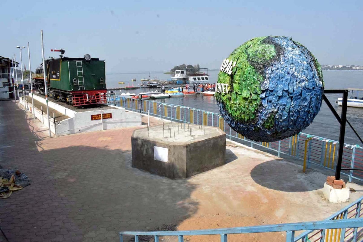Boat Club wears a deserted look on Valentine’s Day on Sunday.
