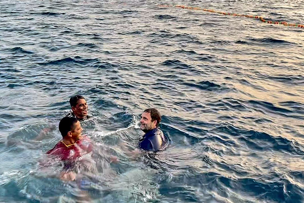 Kollam: Congress leader Rahul Gandhi (ext- R) joins fishermen as they toil for the morning catch on the high-sea, in Kollam, Wednesday, Feb. 24, 2021.