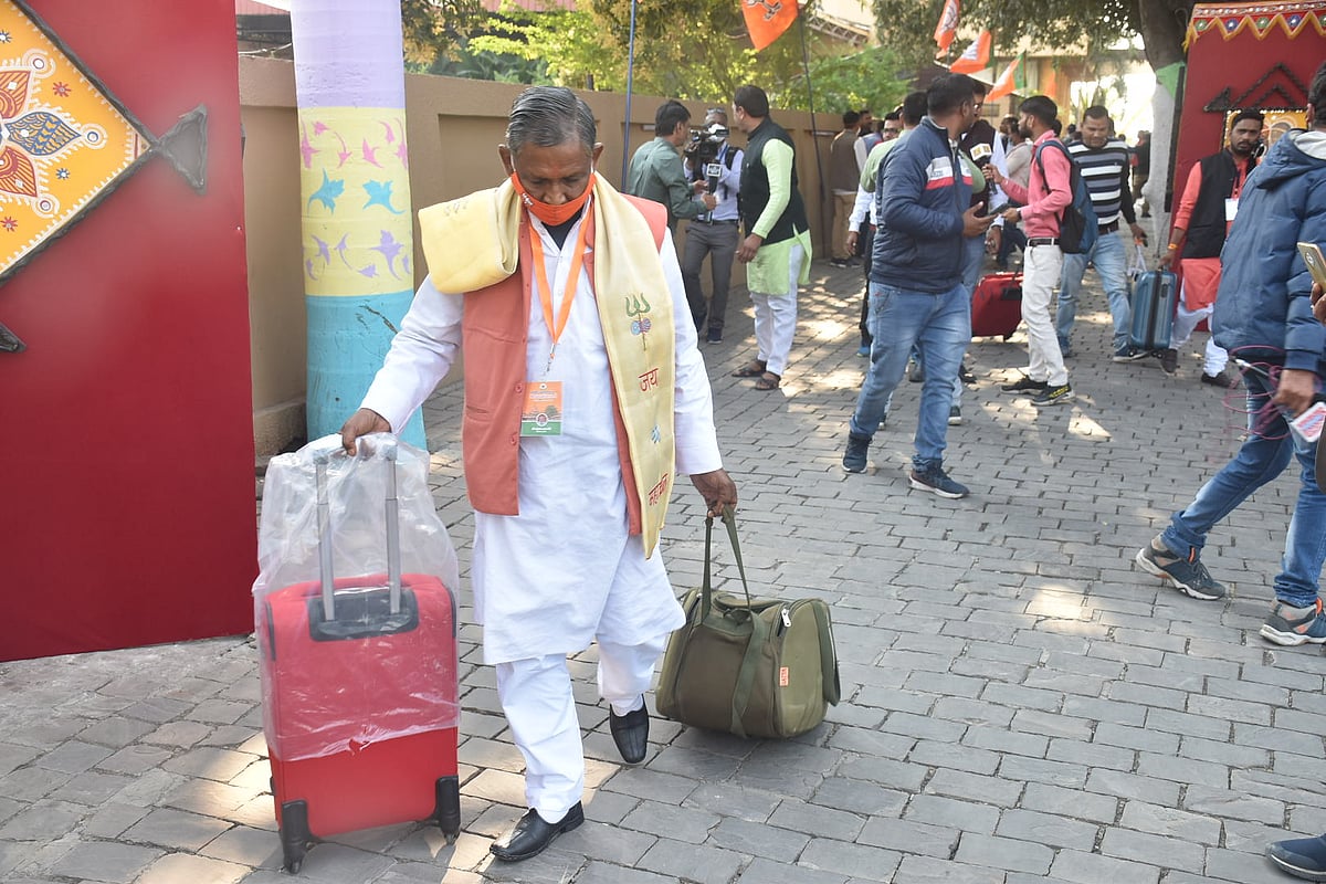 Ujjain: Take welfare schemes to the last person, BJP veterans tell MLAs