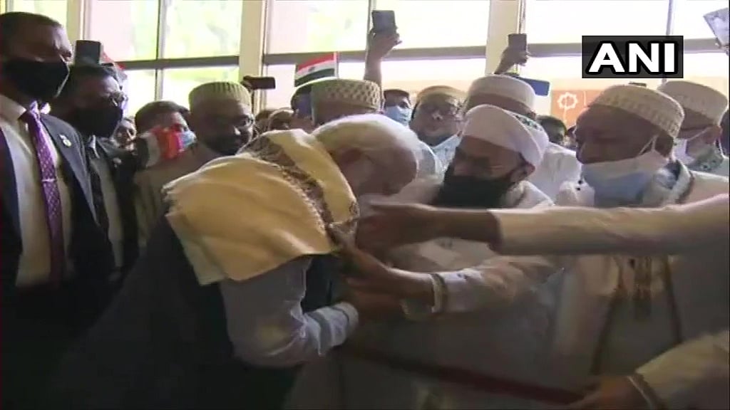 Dawoodi Bohra community in Bangladesh welcomed PM Modi in Dhaka today