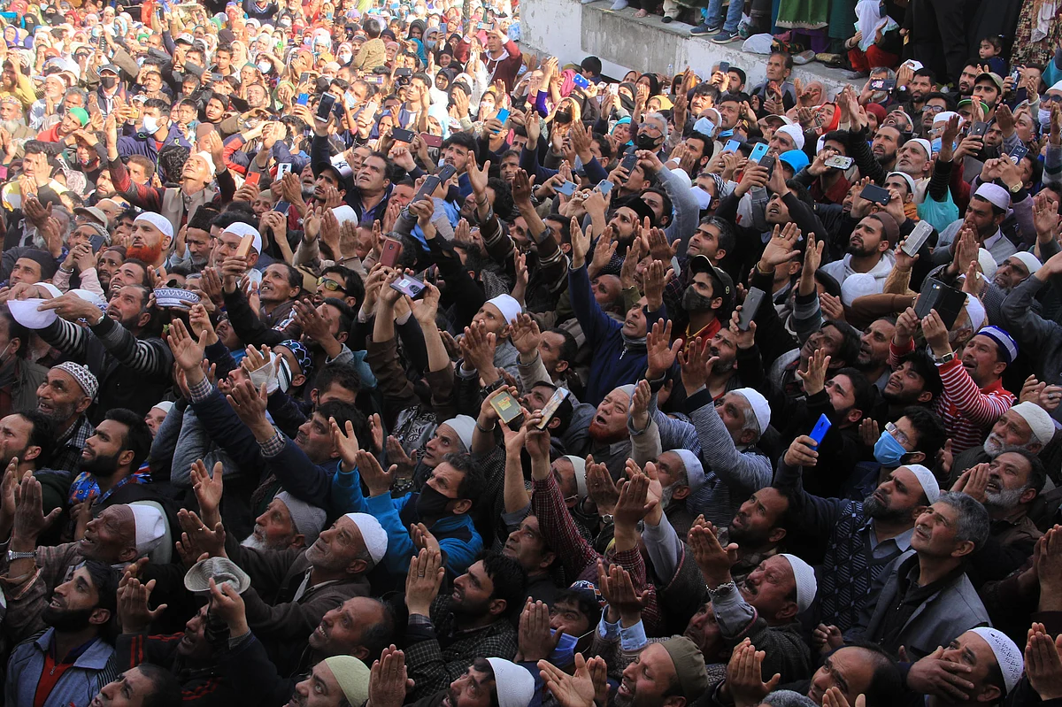 Kashmiri Muslim men react upon seeing a relic believed to be a hair from the beard of Prophet Mohammed, being displayed on the Friday following Meeraj-un-Nabi, a festival which marks the ascension of Prophet Mohammed to Heaven, at the Hazratbal shrine in Srinagar March 19, 2021.