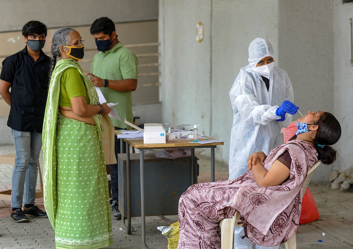 India reports highest-ever daily surge with 3,86,452 new COVID-19 cases, 3,498 deaths