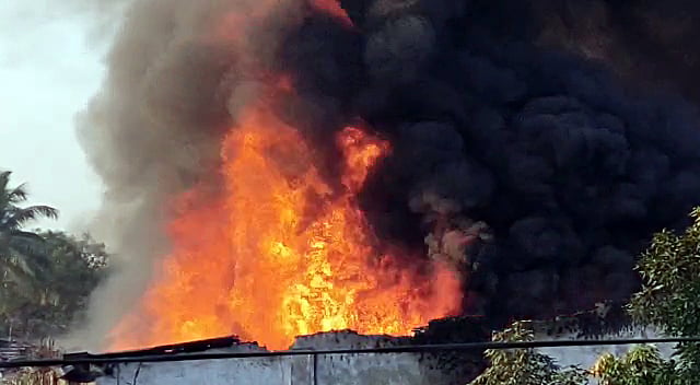 Jaipur Walled City Fire Guts 20 Shops, Narrow Lanes Hamper 7-Hour Firefighting; No Casualties Reported
