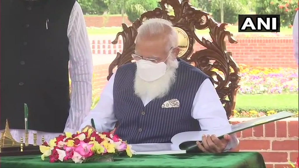 Bangladesh: Prime Minister Narendra Modi signs the visitors' book at National Martyrs' Memorial in Dhaka.