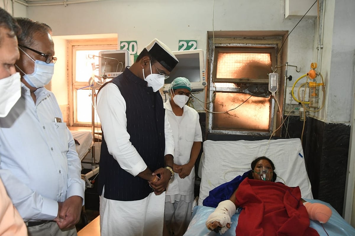 Bhopal: Minister for medical education Vishwas Sarang takes stock of Hamidia Covid ward